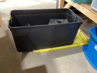 NICE BIG LIDDED TOTE W/ELECTRONICS