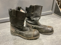 REDWING SIZE 13 STEEL TOE BOOTS