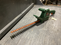 B+D ELECTRIC HEDGE TRIMMER - 16&rdquo; BLADE