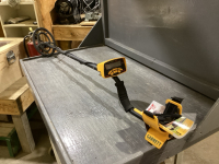 GARRETT METAL DETECTOR W/MANUAL