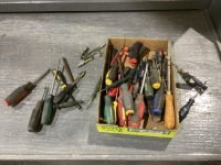 FLAT OF SCREW DRIVERS, STEEL, TIRE REPAIR TOOLS