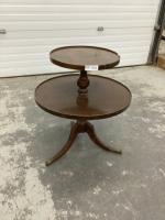 VINTAGE 2-TIERED ROUND SIDE TABLE