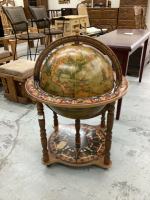FLOOR GLOBE W/ INTERIOR BAR COMPARTMENT