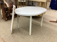 WHITE KITCHEN TABLE W/ LEAF - ARBORITE