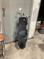 GOLF BAG W/ (7) CLUBS - MISMATCHED