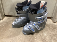 WOMEN'S NORDICA DOWNHILL SKI BOOTS - 295CM