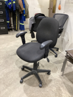 BLACK OFFICE CHAIR