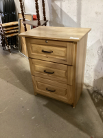 3-DRAWER NIGHT STAND