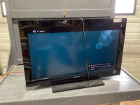 SONY BRAVIA FLAT SCREEN 32&rdquo; - NO REMOTE