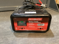 MOTOMASTER BATTERY CHARGER