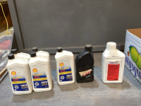 BOX WITH OIL + INSECTICIDE (4) SHEL 5W-20, (1) 10W-30, BAR OIL, POUNCE INSECTICIDE