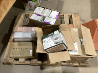PALLET W/SMALL AMOUNT OF TILES + LOTS OF GROUT