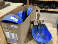BOX WITH 4 STOCK WATERERS