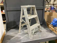2 -STEP LADDER