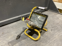 SINGLE SHOP LIGHT W/SPARE BULB