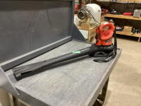 BLACK + DECKER LEAF BLOWER &ldquo;LEAF HOG&rdquo;