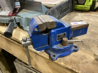 BLUE &ldquo;MOUNT TAI&rdquo; BENCH VISE. 3&rdquo;