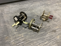 BOX WITH 3 VINTAGE FISHING REELS