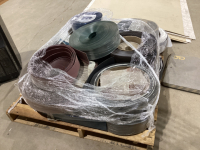 PALLET OF VARIOUS RUBBER BASEBOARD