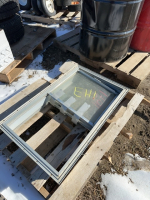 Aluminum slider window
