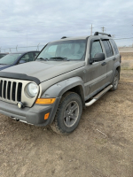 2005 JEEP LIBERTY 4X4 WINDSHIELD CRACKED