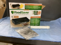 FOODSAVER VACUUM SEALER WITH A ROLL OF BAGS