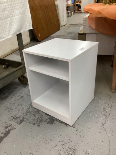 WHITE SIDE TABLE W/ ONE FIXED SHELF