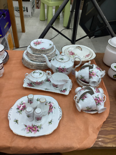 "PRAIRIE ROSE" CHINA DISH SET - ROYAL ADDERLEY AND (1) UNMATCHING LIDDED BOWL