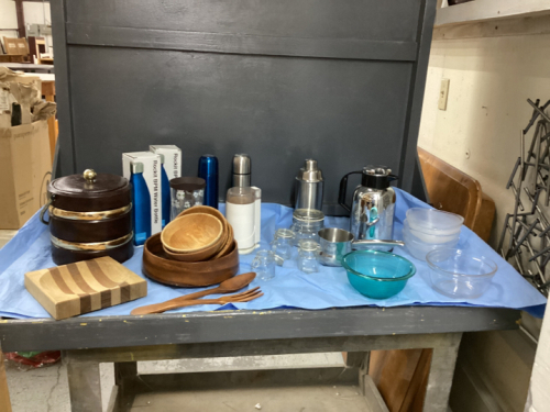 (2) BOXES W/ COFFEE CARAFE, WOOD SALAD BOWL SET, COFFEE GRINDER, WATER BOTTLES