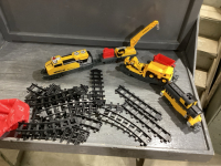 BATTERY OPERATED TRAIN W/TRACK