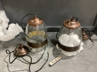 2 PENDANT LIGHTS
