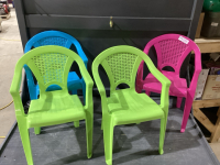 4 KIDS PLASTIC CHAIRS
