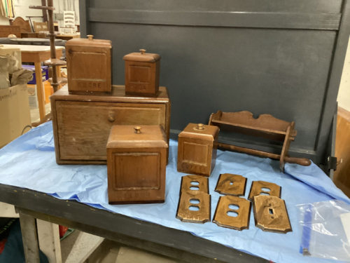 MATCHING WOOD BREADBOX, PAPER TOWEL HOLDER, & (4) PC CANISTER SET AND (6) WOOD SWITCH PLATES/OUTLET COVERS