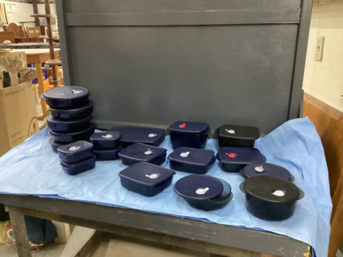 BOX OF TUPPERWARE STORAGE CONTAINERS