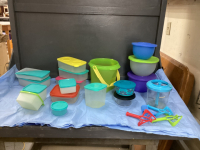 BOX OF MISC TUPPERWARE