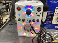 KARAOKE MACHINE &ldquo; THE SINGING MACHINE&rdquo; - ONE MICROPHONE