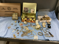 ASSORTED COSTUME JEWELRY, TRINKET BOXES, WOMEN'S WATCHES