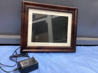 DIGITAL PHOTO FRAME -