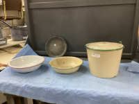 COLLECTION OF VINTAGE ENAMELWARE