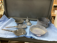 COLLECTION OF VINTAGE ENAMELWARE