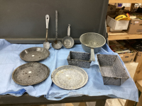 BOX W/ VINTAGE ENAMELWARE
