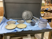 BOX W/ VINTAGE ENAMELWARE