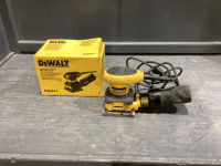 DEWALT PALM GRIP SANDER