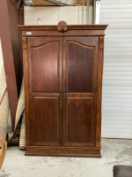 LARGE ARMOIR W/ ORNATE DETAILING