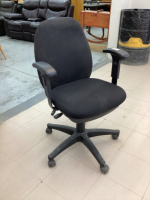 BLACK OFFICE CHAIR