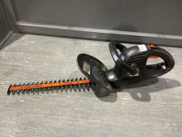BLACK DECKER HEDGE TRIMMER - ELECTRIC