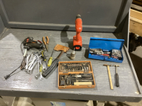 MINI HAMMERS, MISC TOOLS, KNIFE SET, HATCHET, CORDLESS B/D DRILL 18V, GLUE GUN
