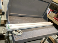 4&rsquo; FLOURESCENT LIGHT FIXTURE