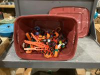 TOTE OF RATCHET STRAPS, HAS LID