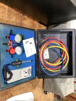 SNAP-ON AIR CONDITIONING LEAK TESTER AND GAUGES